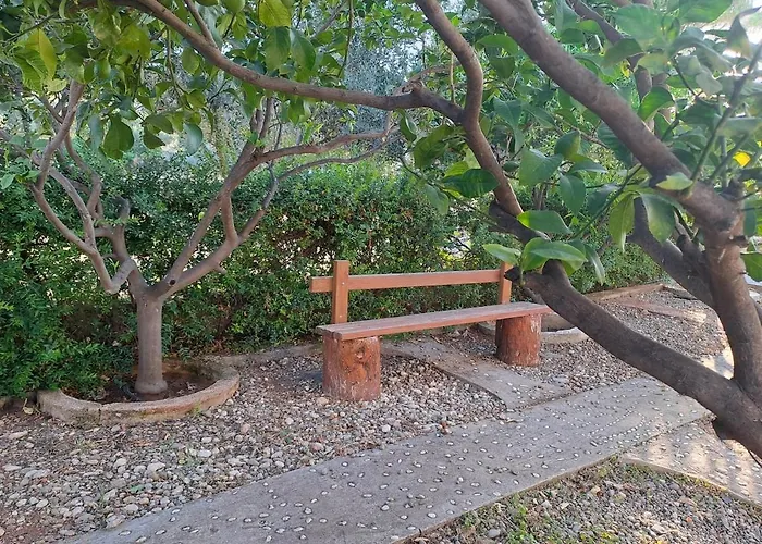 Leylands Yard * Agios Fokas (Laconia)